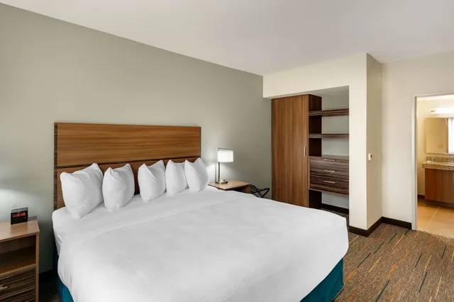 جناح بسرير كينج مع أريكة، Mainstay Suites Lancaster Dallas South 3/10
