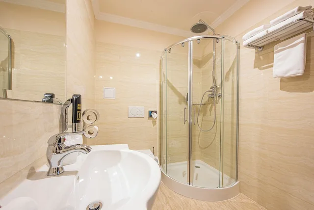 غرفة بثلاثة أسرّة مع سرير إضافي، Hotel Europa Poprad 1/1