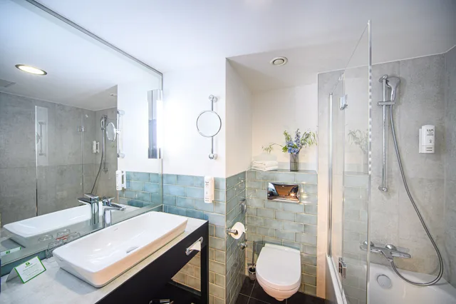 غرفة قياسية بسريرين منفصلين مع سرير إضافي، Holiday Inn Luebeck 6/6