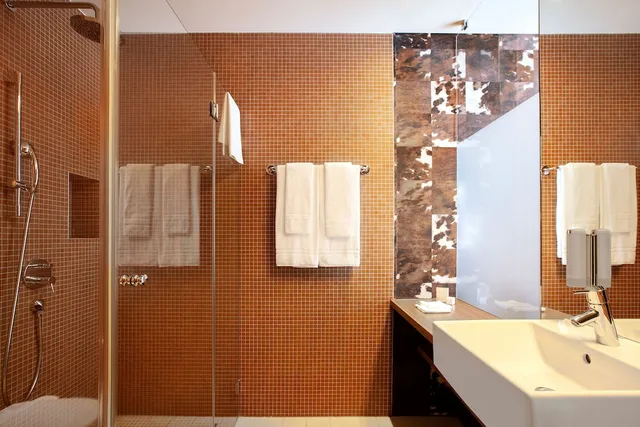غرفة قياسية بسرير كوين، Sihlpark Hotel 2/2