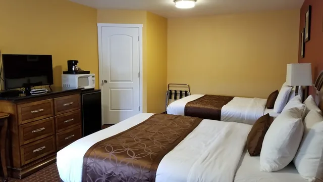 Standard, 2 Queen Beds, Forks Motel 2/5