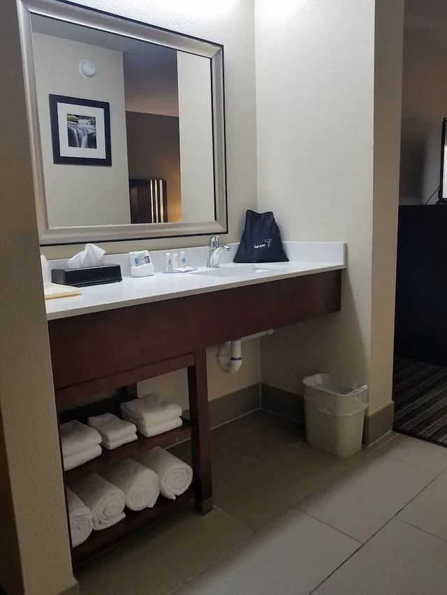 جناح بسريرين مزدوجين بغرفة نوم واحدة، Comfort Inn Paducah I-24 7/7