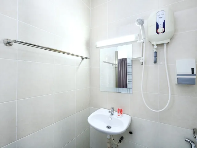 Standard, Double Bed, OYO 502 Midah Inn Puchong 3/3
