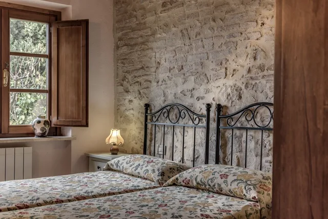 شقة بسريرين منفصلين بغرفتي نوم مع أريكة، Borgo Al Cerro 2/8