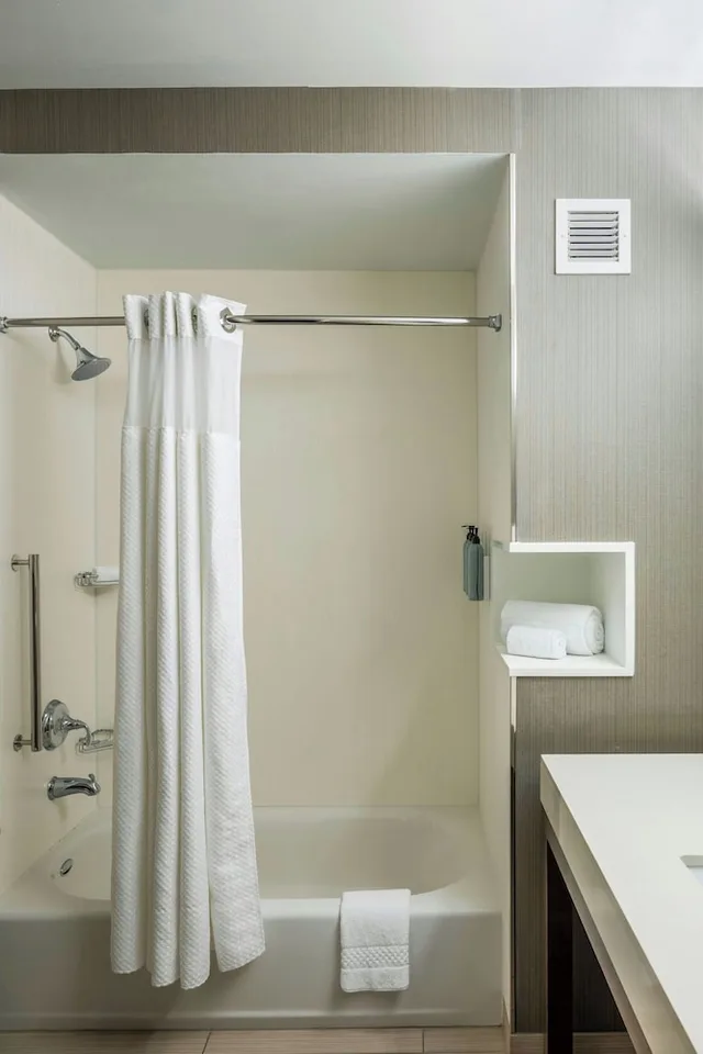Room, King Bed, Ocean Front, Sofa, Balcony, Courtyard By Marriott Columbus Osu 2/3