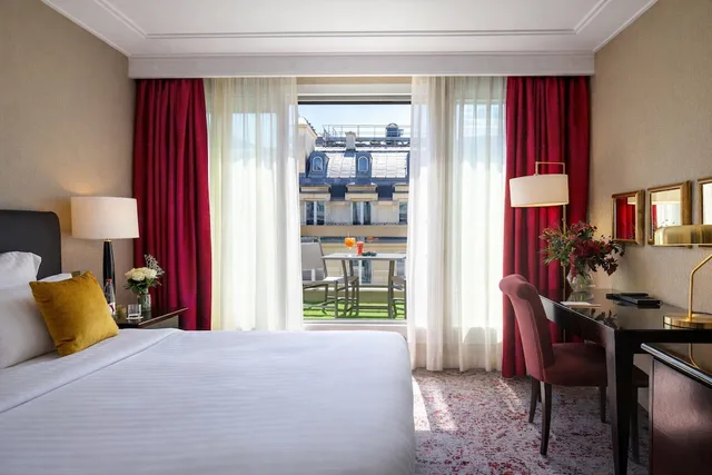غرفة ديلوكس بسرير كينج بشرفة، Warwick Paris Champs-Elysees 3/8