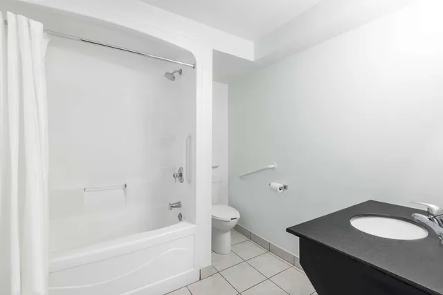 غرفة بسريرين كوين، Knights Inn Arnprior 2/2