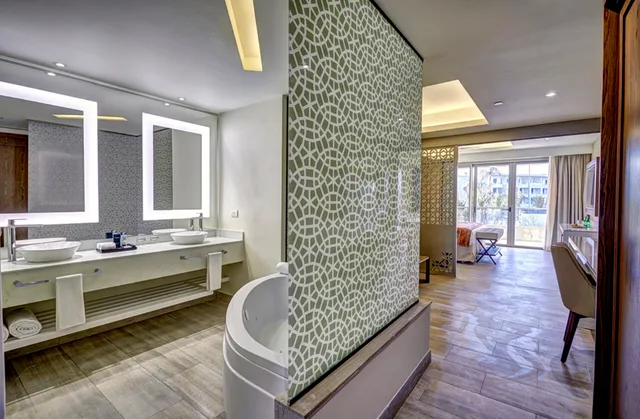 غرفة كلوب عائلية بإطلالة على البحر، Royalton Bavaro, An Autograph Collection All Inclusive Resort and Casino 3/3