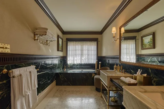 جناح فاخر بسرير مزدوج، The Todos Santos Inn 3/3