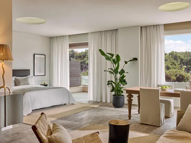 جناح ديلوكس بسرير كينج مع أريكة، Grecotel Astir Palace 2/3