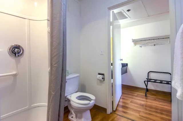 غرفة قياسية بسرير كوين، Motel6 Oceanside, CA 8/10