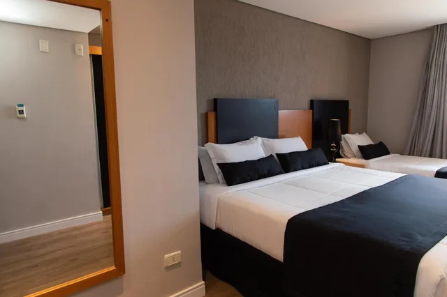 غرفة فاخرة عائلية بسرير مزدوج وسرير فردي، Slaviero Hotel Curitiba Batel 3/5