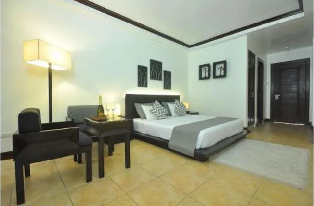 غرفة قياسية بسرير مزدوج أو سريرين منفصلين، Boracay Ocean Club Beach Resort 1/2