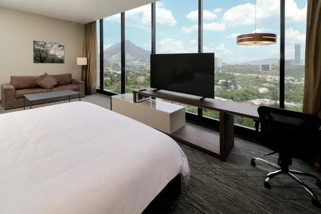 جناح بإطلالة على الجبل بغرفة نوم واحدة في طابق مرتفع، Holiday Inn Express Suites Monterrey Valle 5/9