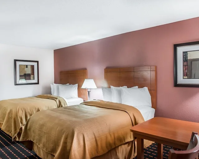 Room, 2 Double Beds, Smoking, Accessible, Quality Inn Marianna 3/3