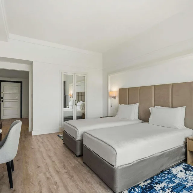 2 Bedrooms, Family Suite, King Bed, Pool or Sea View، Rixos Bab Al Bahr 4/10