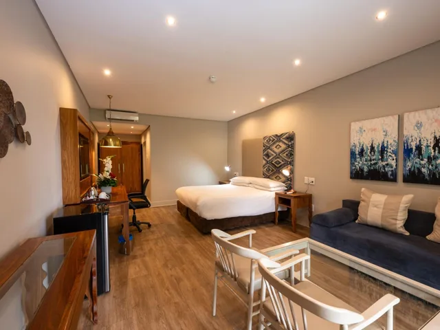 Deluxe Suite, ANEW Resort Hunters Rest Rustenburg 4/12