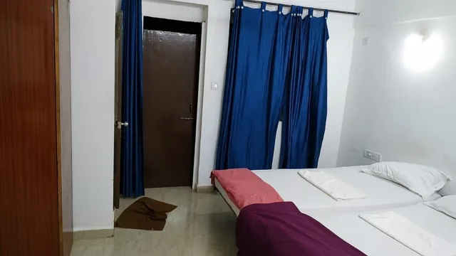 غرفة قياسية ثلاثية بثلاثة أسرّة، Poonam Village Resort 1/5