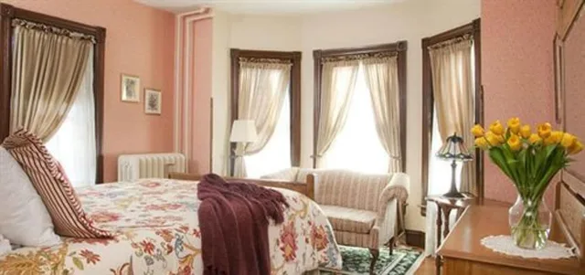 غرفة بسرير كوين، Brickhouse Inn 1/1