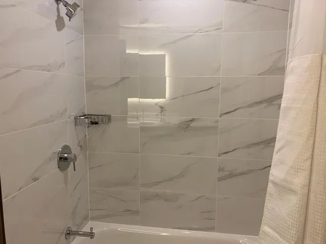 غرفة ديلوكس بسرير كينج وسريرين كوين، Wingate by Wyndham Kanata West Ottawa 8/8