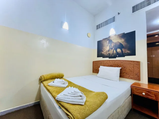 غرفة ديلوكس مفردة، QUEENS HOTEL 1/3