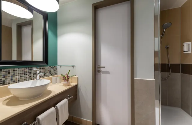 غرفة ديلوكس ثلاثية بسرير مزدوج، Leonardo Royal Hotel Berlin Alexanderplatz 5/8