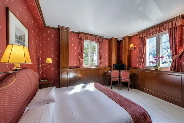 غرفة بسرير مزدوج بإطلالة على البحيرة، Hotel Du Lac 1/2