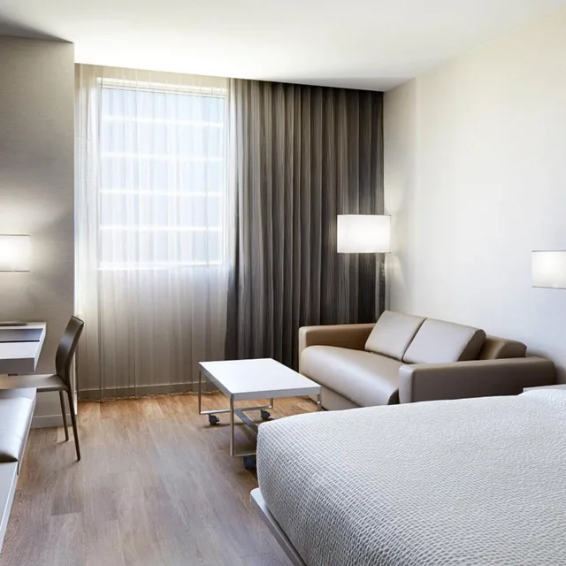 Room, King Bed, Sofa, Bathtub, Accessible, AC Hotel by Marriott Miami Aventura 4/9
