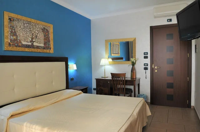 غرفة سوبيريور بسرير كينج، Hotel Flora 1/10
