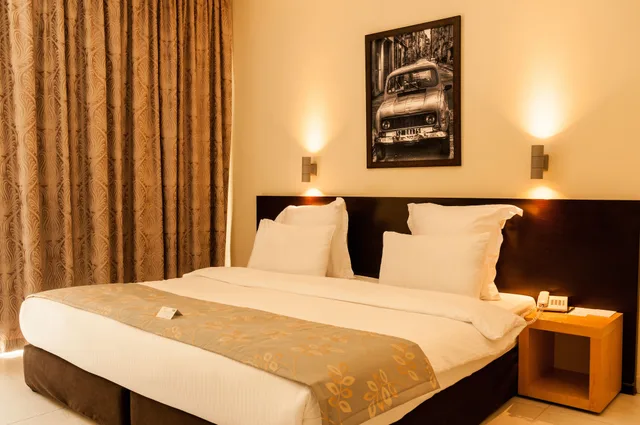 Deluxe, Double Bed, The Parisian Plaza 1/2
