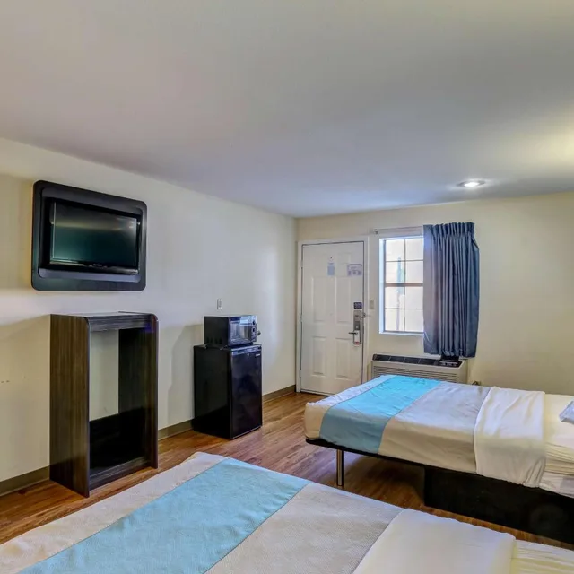 غرفة بسريرين كوين للمدخنين، Motel6 Dickson, TN 7/10