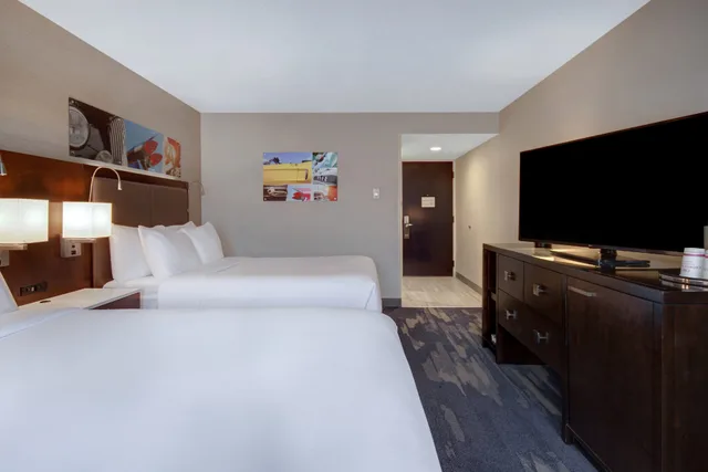 غرفة تنفيذية بسريرين مزدوجين، Crowne Plaza Auburn Hills 3/5