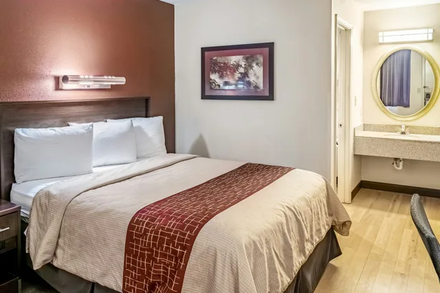 غرفة ديلوكس بسرير كوين، Red Roof Inn Columbus - Taylorsville 1/3