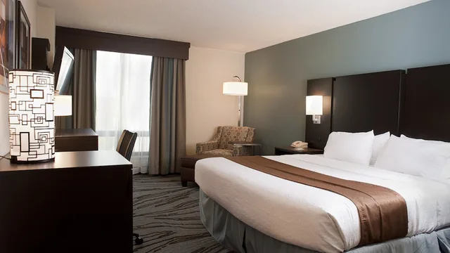 غرفة قياسية بسرير كوين، Holiday Inn Rock Island - Quad Cities 1/1
