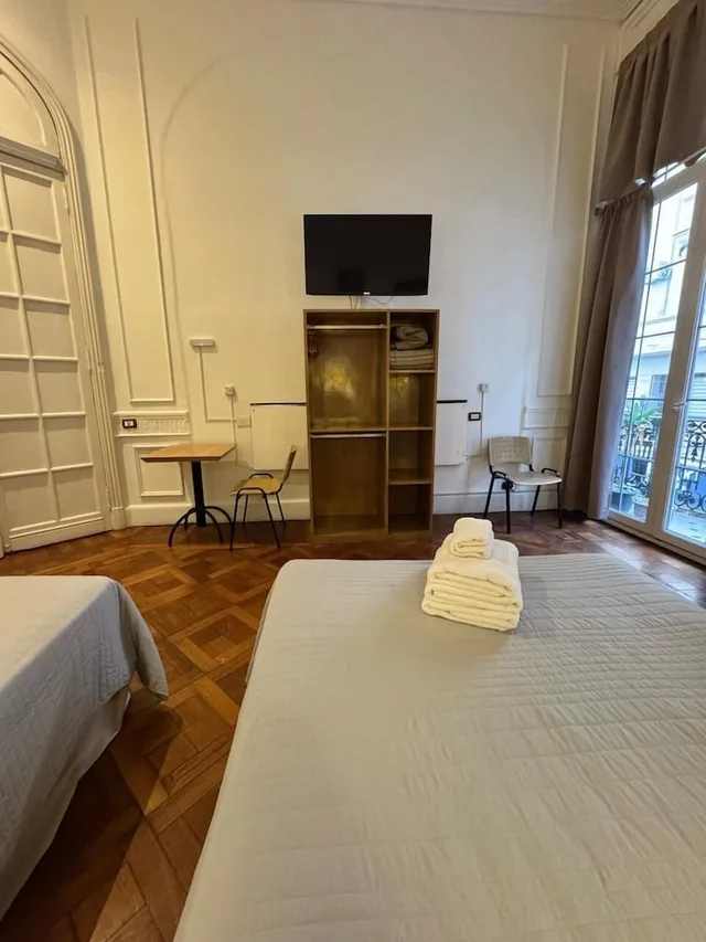 غرفة رباعية بسرير مزدوج وسريرين منفصلين بشرفة، Hotel Frossard 3/7