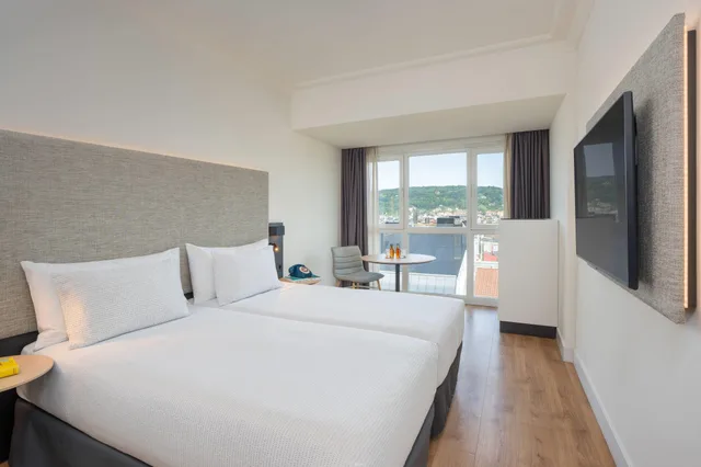 Connecting, Hotel San Sebastian Orly, Affiliated by Melia 6/10