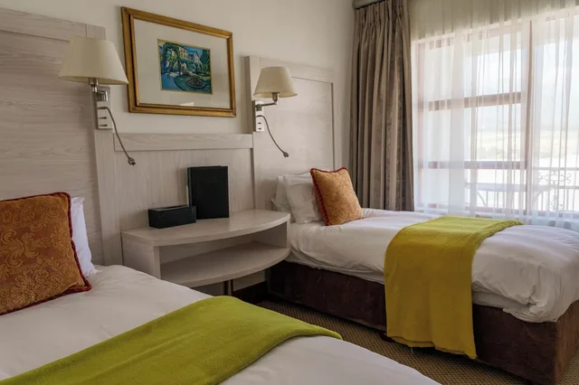 Luxury, Twin Beds, Val Du Charron Coach House 5/6