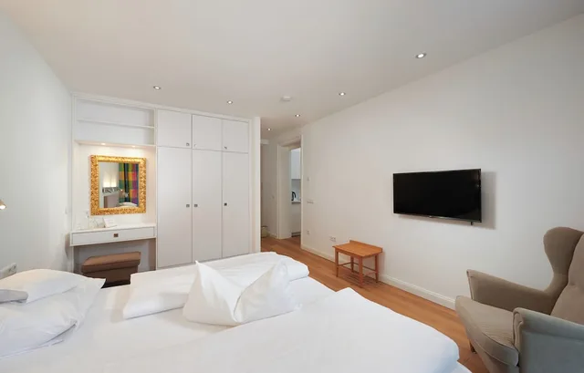 شقة عائلية بسرير كينج بشرفة مع أريكة، Design Hotel Vosteen 1/4