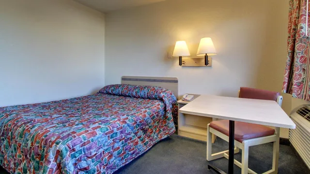 1 Queen Bed - Hearing Accessible Micfridge، Motel6 Owensboro, KY 3/10
