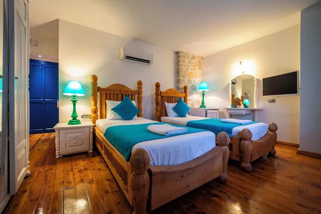 غرفة بسرير كينج بإطلالة على المسبح، Elixir Boutique Hotel 2/4