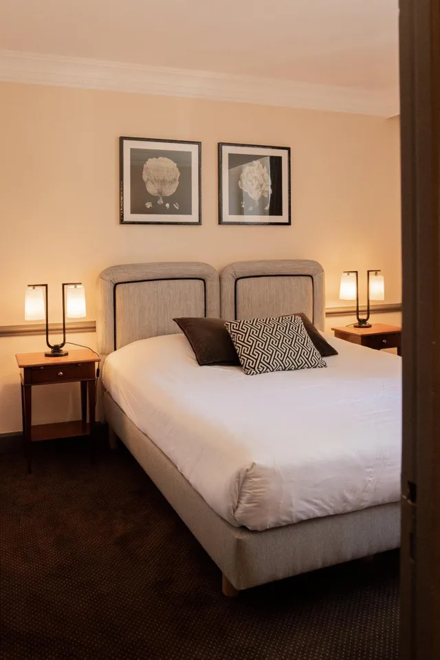 Charming, Double Bed، Chateau des Comtes de Challes 8/10