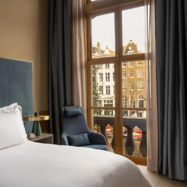 جناح سيغنتشر بإطلالة على القناة، Rosewood Amsterdam 2/4