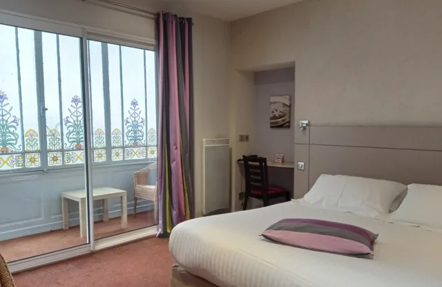 غرفة سوبيريور بسرير كينج، HOTEL DE LA COURONNE 1/2