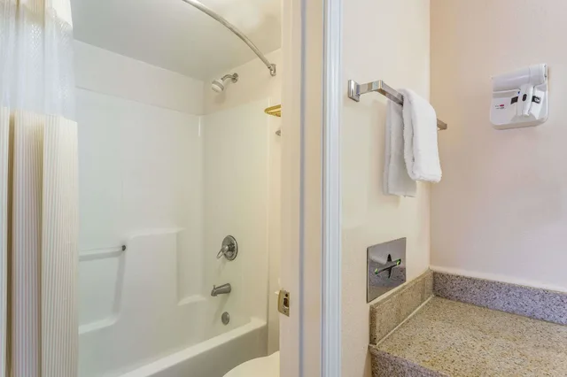 Room, 2 Double Beds, Days Inn By Wyndham Ashland 5/5