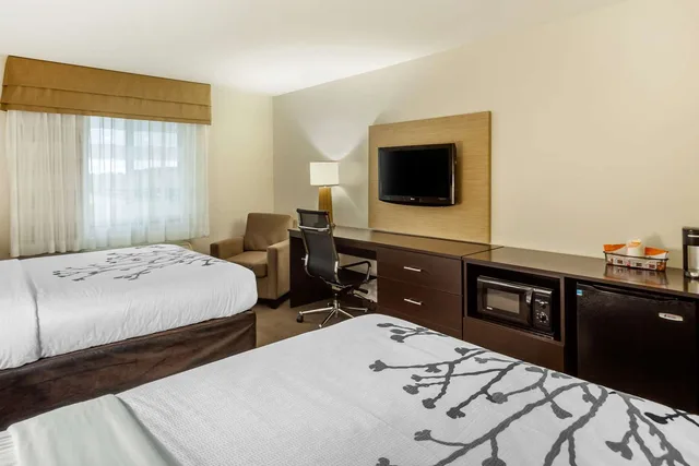 غرفة بسريرين كوين، Sleep Inn And Suites Grand Forks Alerus Center 1/5