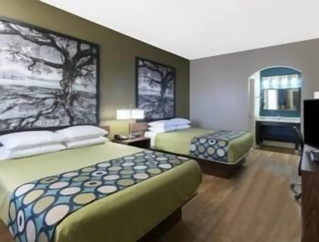 غرفة بسريرين كوين، Super 8 by Wyndham San Antonio Near Fort Sam Houston 1/3