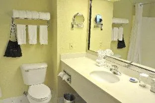 غرفة، Best Western Plus Plaza by the Green 6/10