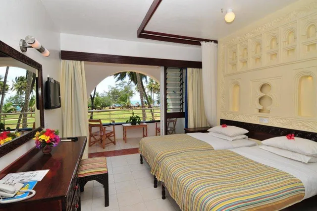 غرفة قياسية بسرير مزدوج بإطلالة على البحر، Reef Hotel Mombasa 2/4