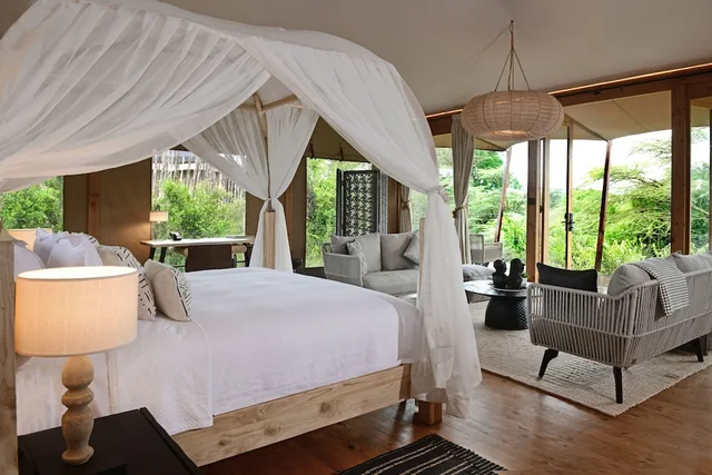 غرفة ديلوكس بسرير كينج بإطلالة على النهر بشرفة، JW Marriott Masai Mara Lodge 2/5