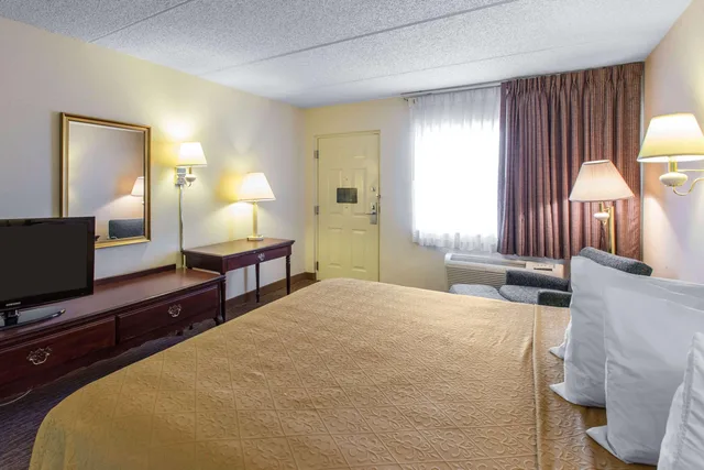 غرفة بسرير كينج للمدخنين، Quality Inn Cordele 6/7